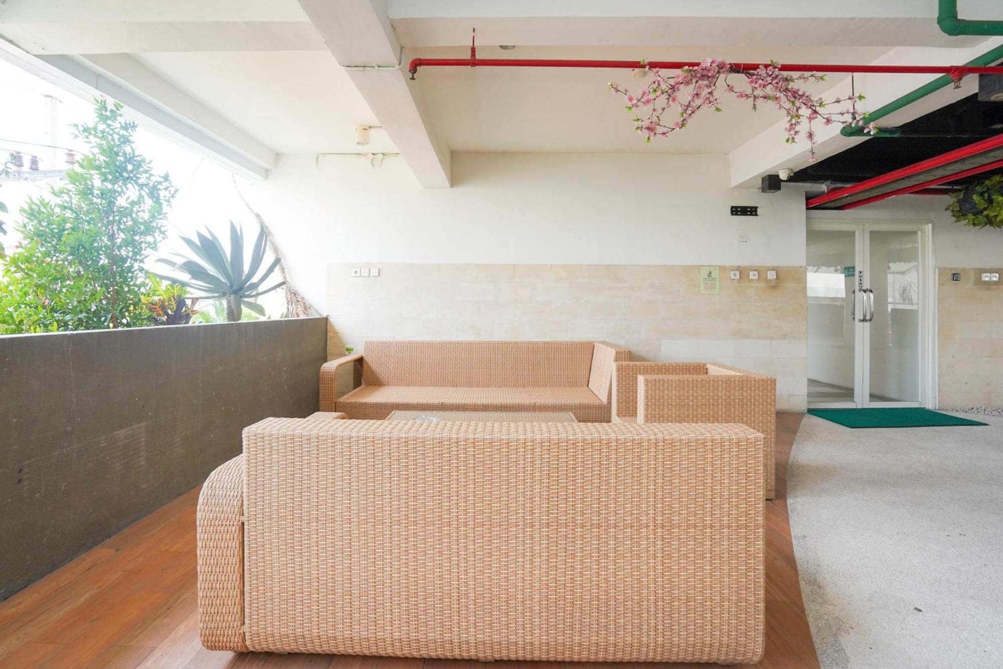 Super Oyo Capital O 91962 Pavilion Permata Surabaya