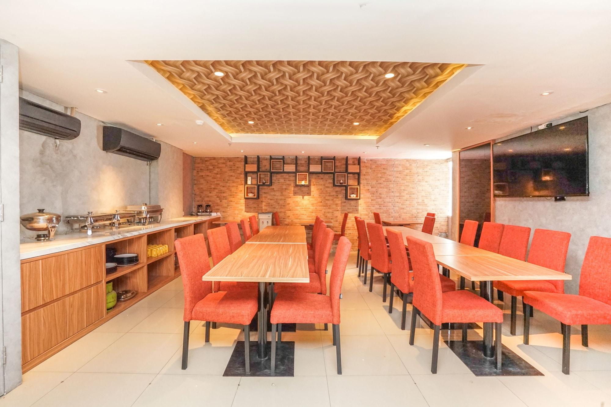 Hotel Vaccinated Staff - Oyo Flagship 2261 Pp Properti Pavilion Permata Surabaya