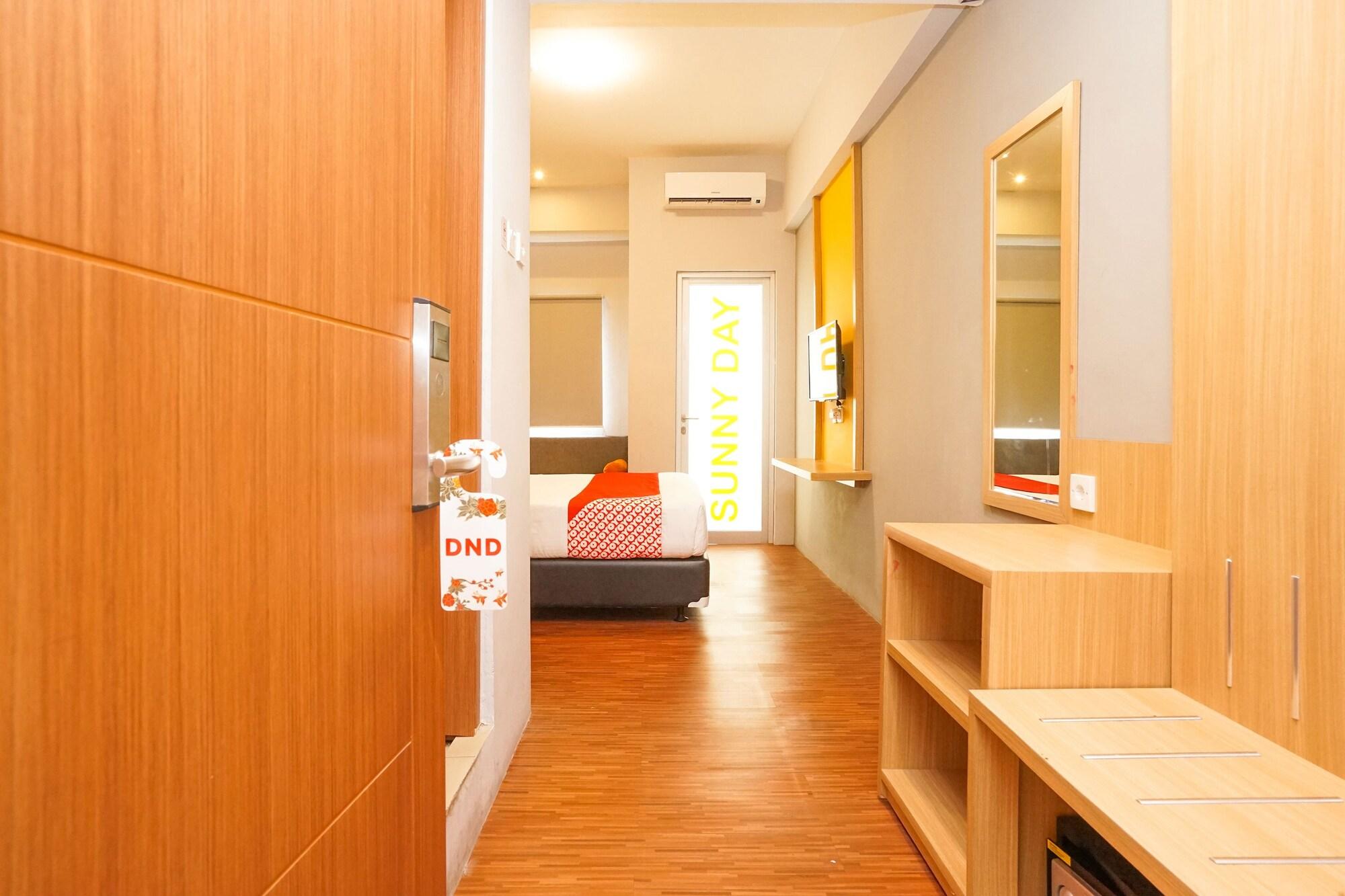 Vaccinated Staff - Oyo Flagship 2261 Pp Properti Pavilion Permata Hotel 2*