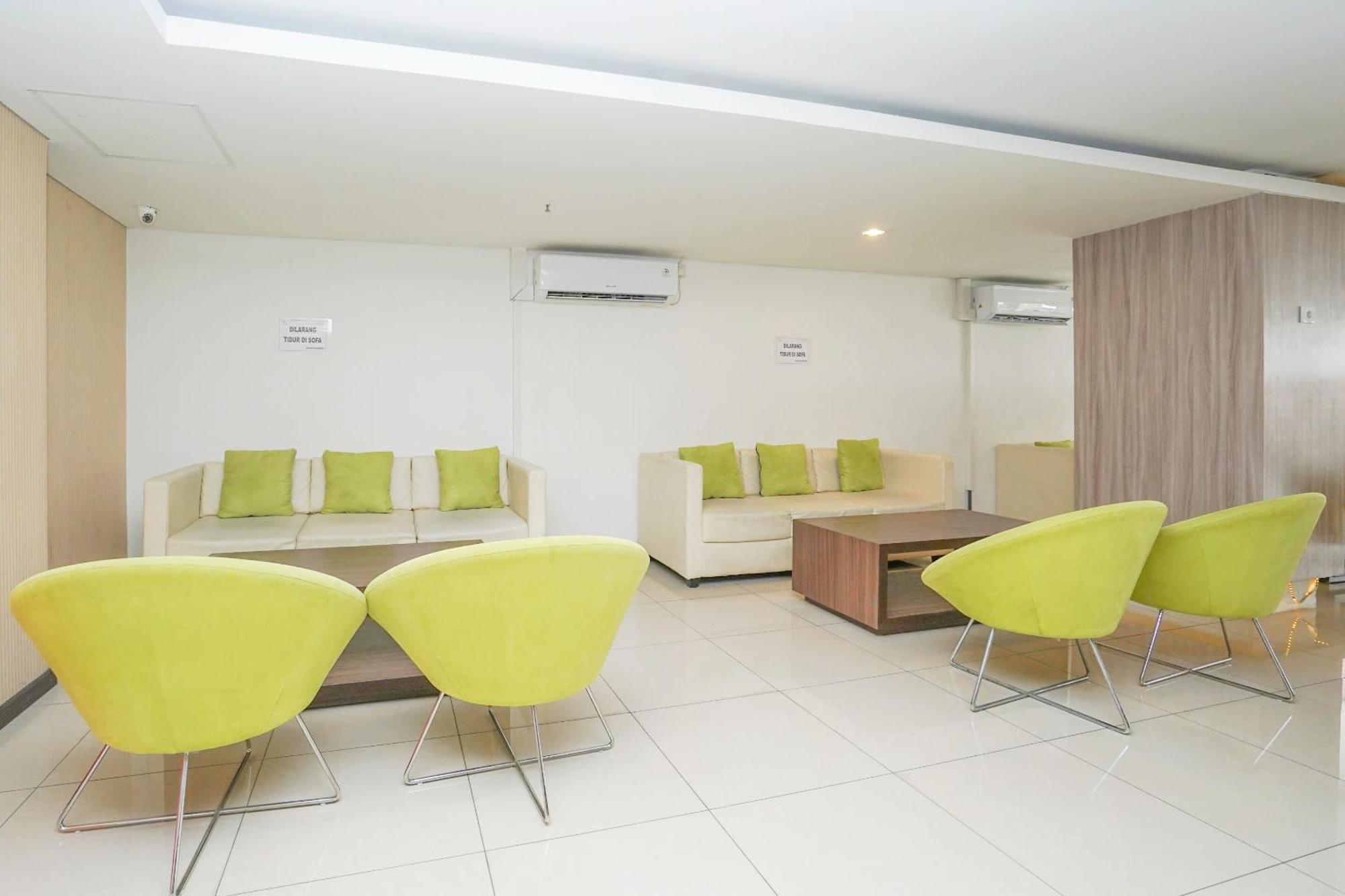 Vaccinated Staff - Oyo Flagship 2261 Pp Properti Pavilion Permata 2*